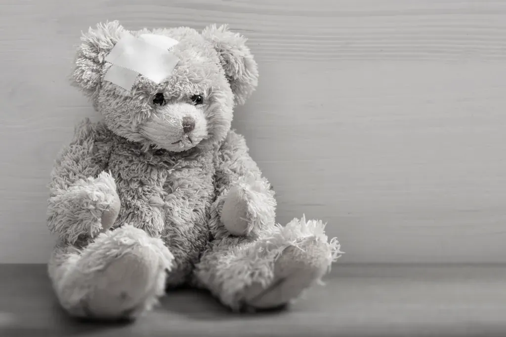 Injured teddy bear - Body-oriented Trauma therapy to address trauma und psychological vulnerability